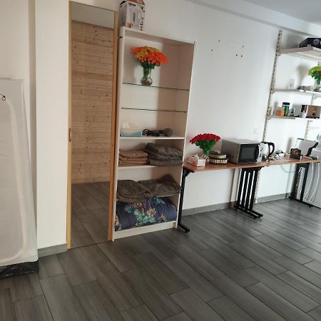 Erdgeschoss Wohnung Nahe Flughafen Виена Екстериор снимка